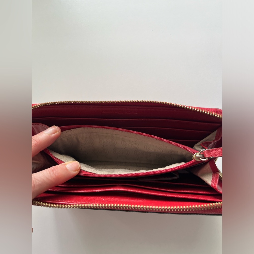 Michael Kors Jet Set Wallet - Picture 5 of 10